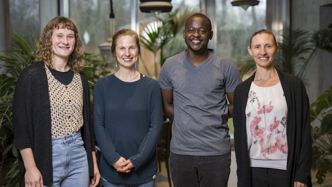 Portrait Team (von links nach rechts): Larissa, Nina, Theo, Simone