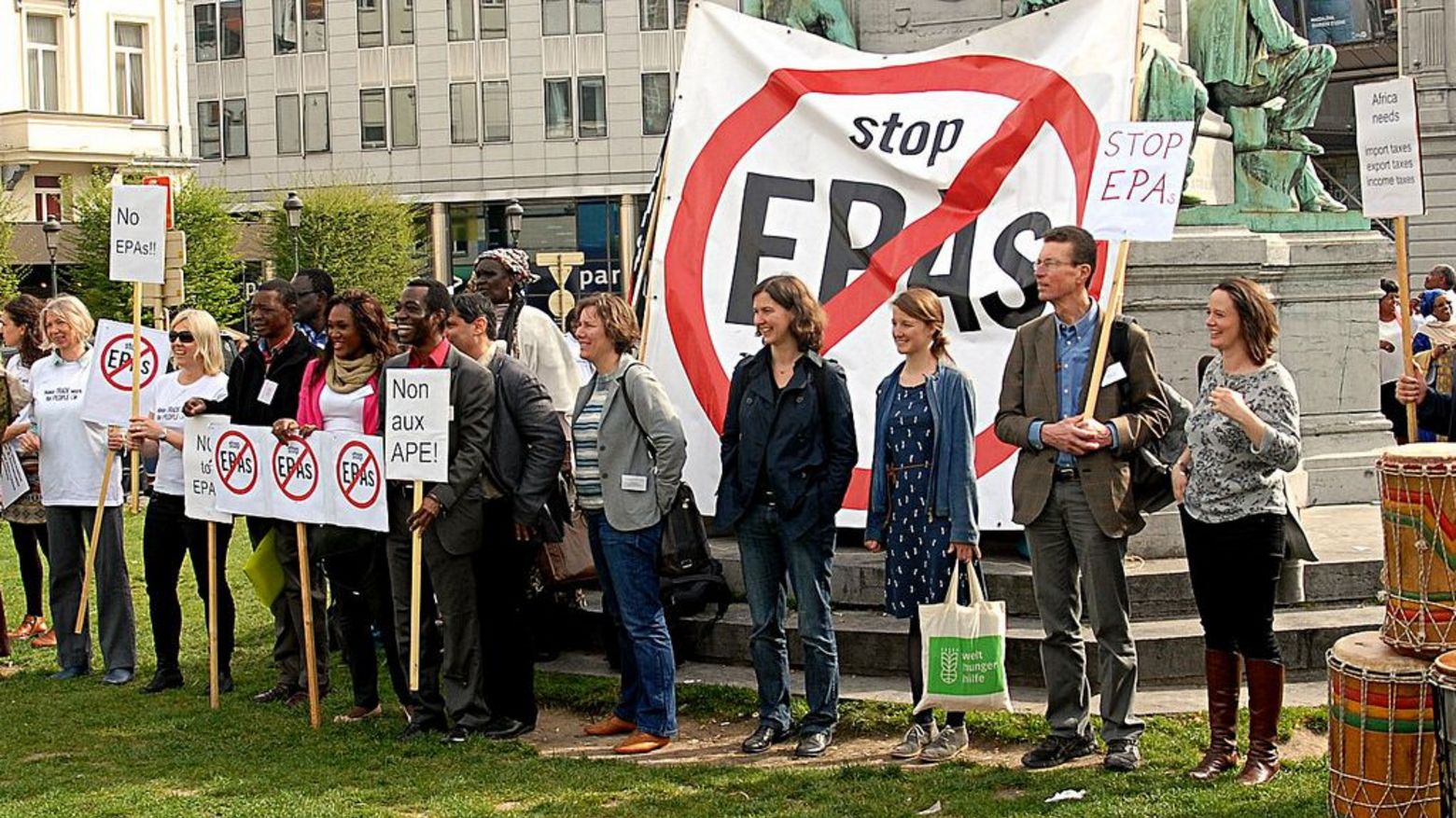 Demonstration gegen neokoloniale Strukturen am Rande des EU-Afrika-Gipfels 2015 in Brüssel