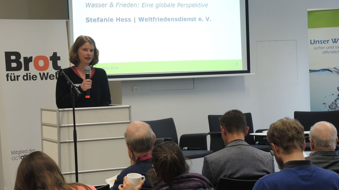 Stefanie Hess, Weltfriedensdienst e.V. spricht zu Wasser & Frieden: Eine globale Herausforderung