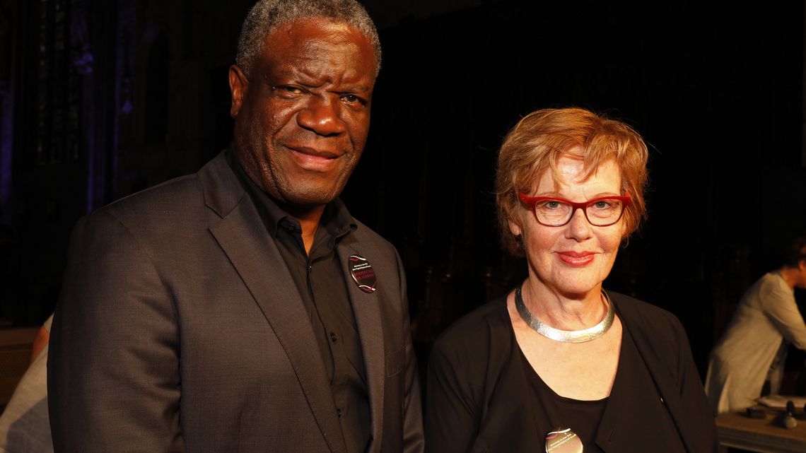 Dr. Denis Mukwege im Bild mit Dr. h. c. Cornelia Füllkrug-Weitzel