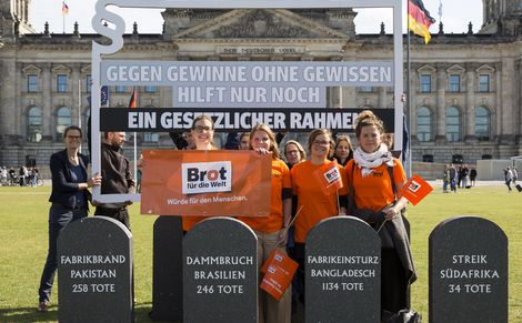 Brot für die Welt Demonstration vor dem Bundestag