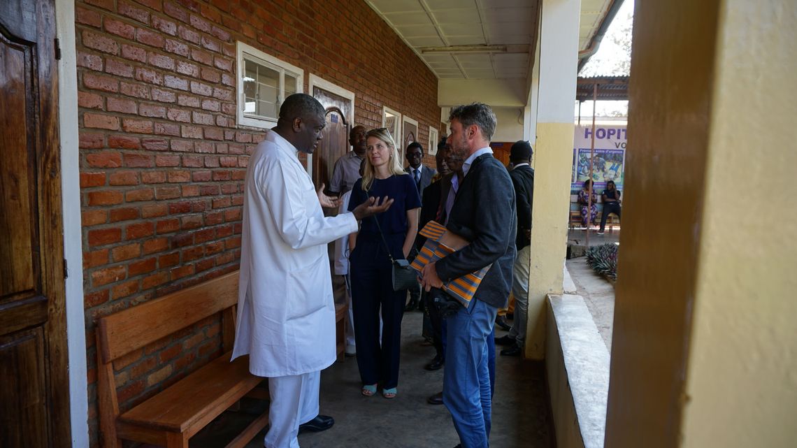 Denis Mukwege mit mir im Gespräch in seiner Klinik