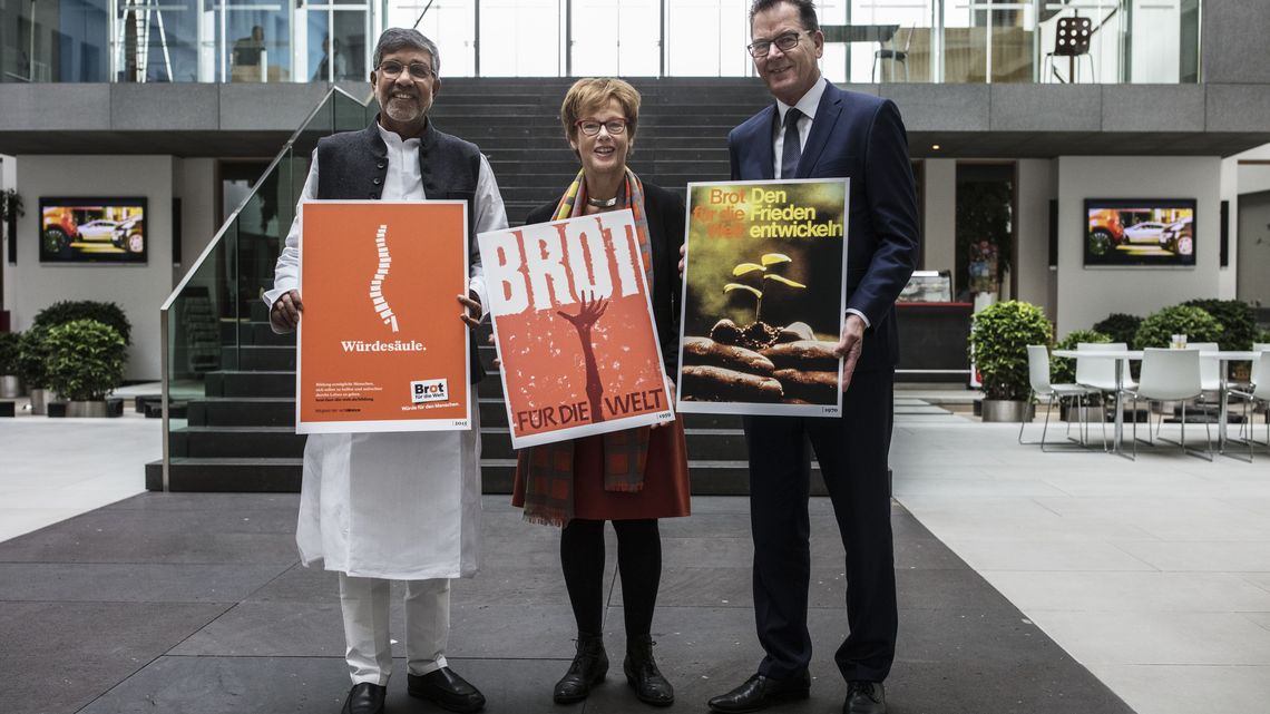 Bundesentwicklungsminister Dr. Gerd Müller, Friedensnobelpreisträger und Brot-für-die-Welt-Partner Kailash Satyarthi, Dr. h.c. Cornelia Füllkrug-Weitzel, Präsidentin Brot für die Welt