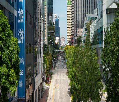 Leere Straßen im Stadtzentrum in Singapur während der Ausgangsbeschränkungen