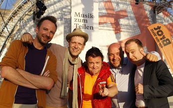 Open-Air-Konzert der schwäbischen A-cappella-Band "Füenf" auf dem Evangelischer Kirchentag in Stuttgart. Die Band "Füenf" unterstützt die Aktion "Musik zum teilen" von Brot für die Welt.