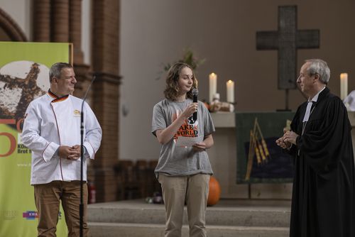 Erntedank-Gottesdienst in der Gethsemane Kirche + 10 Jahre Aktion „5.000 Brote – Konfis backen Brot für die Welt“ 
