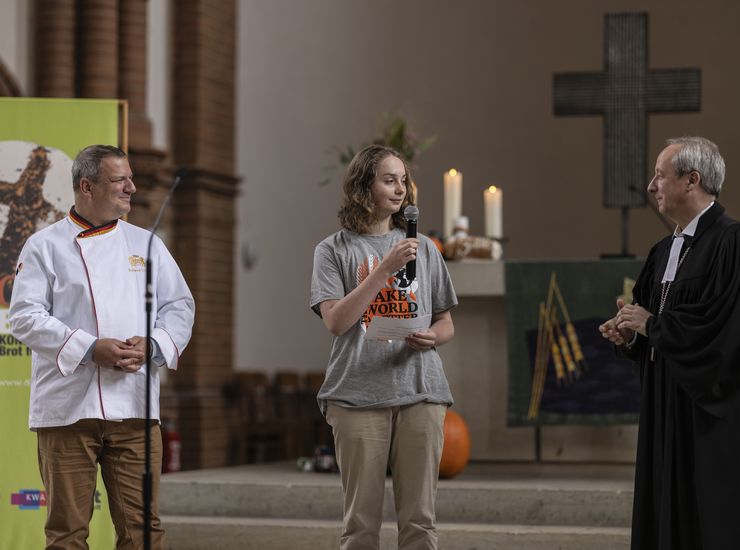 Erntedank-Gottesdienst in der Gethsemane Kirche + 10 Jahre Aktion „5.000 Brote – Konfis backen Brot für die Welt“ 
